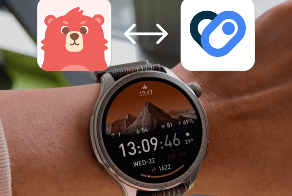 Akıllı saat takan bir bileğin üzerindeki Android Health Connect simgesiyle bağlantılı Fito uygulaması simgesi, uygulama ile Health Connect arasında veri senkronizasyonunu gösterir.